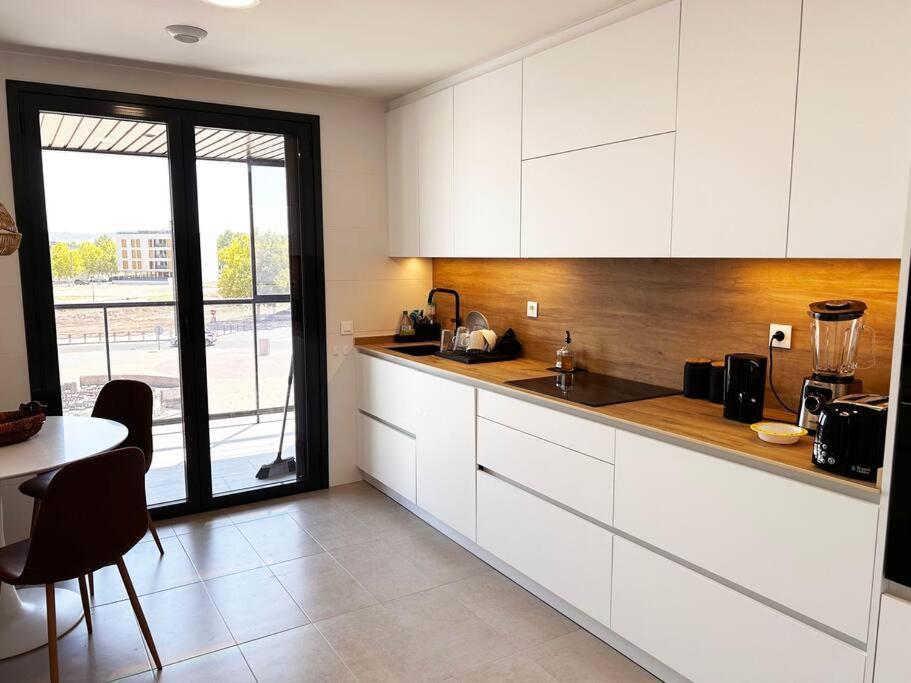 Apartamento De Cuatro Habitaciones En Talavera Talavera de la Reina Eksteriør billede