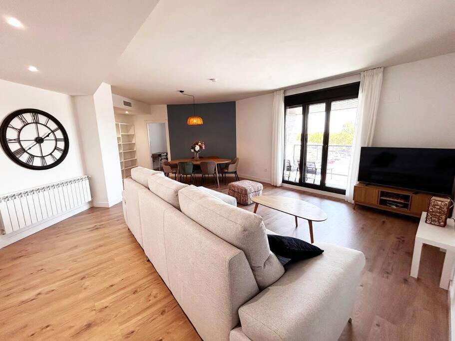 Apartamento De Cuatro Habitaciones En Talavera Talavera de la Reina Eksteriør billede